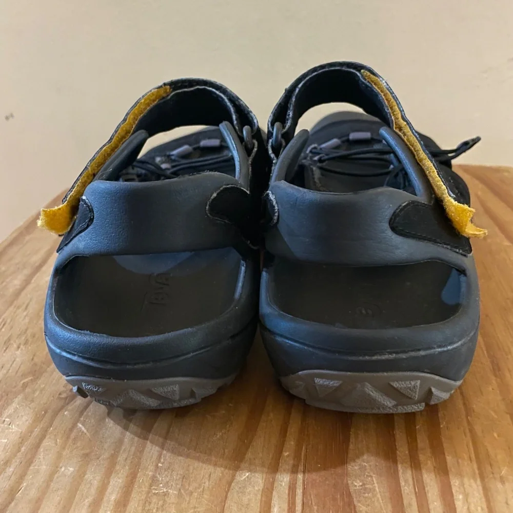EUC Teva Men’s Flintwood Black Closed Toe Water Creek Beach Shoes Sandals w/ Box
